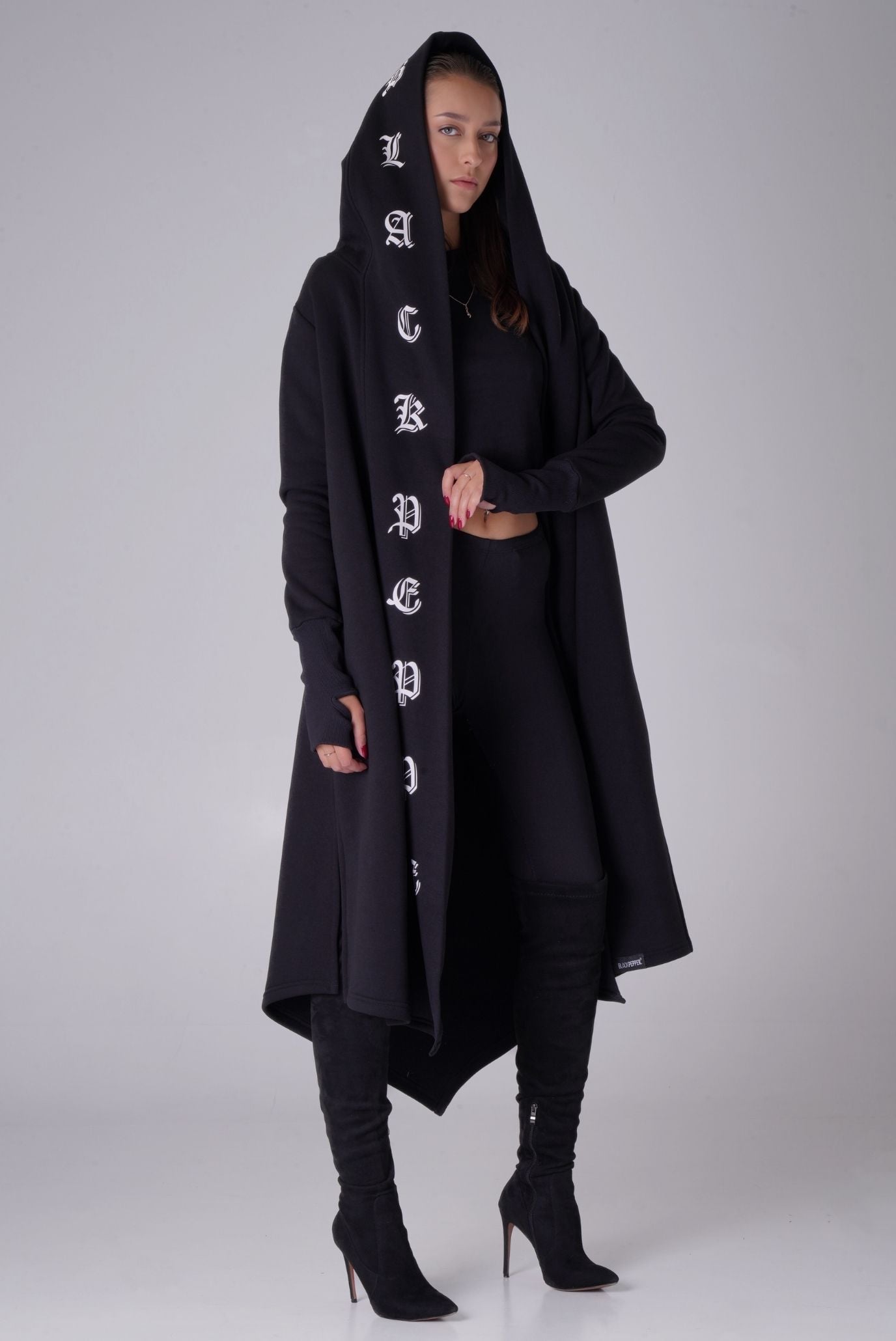 Женская черная мантия 2