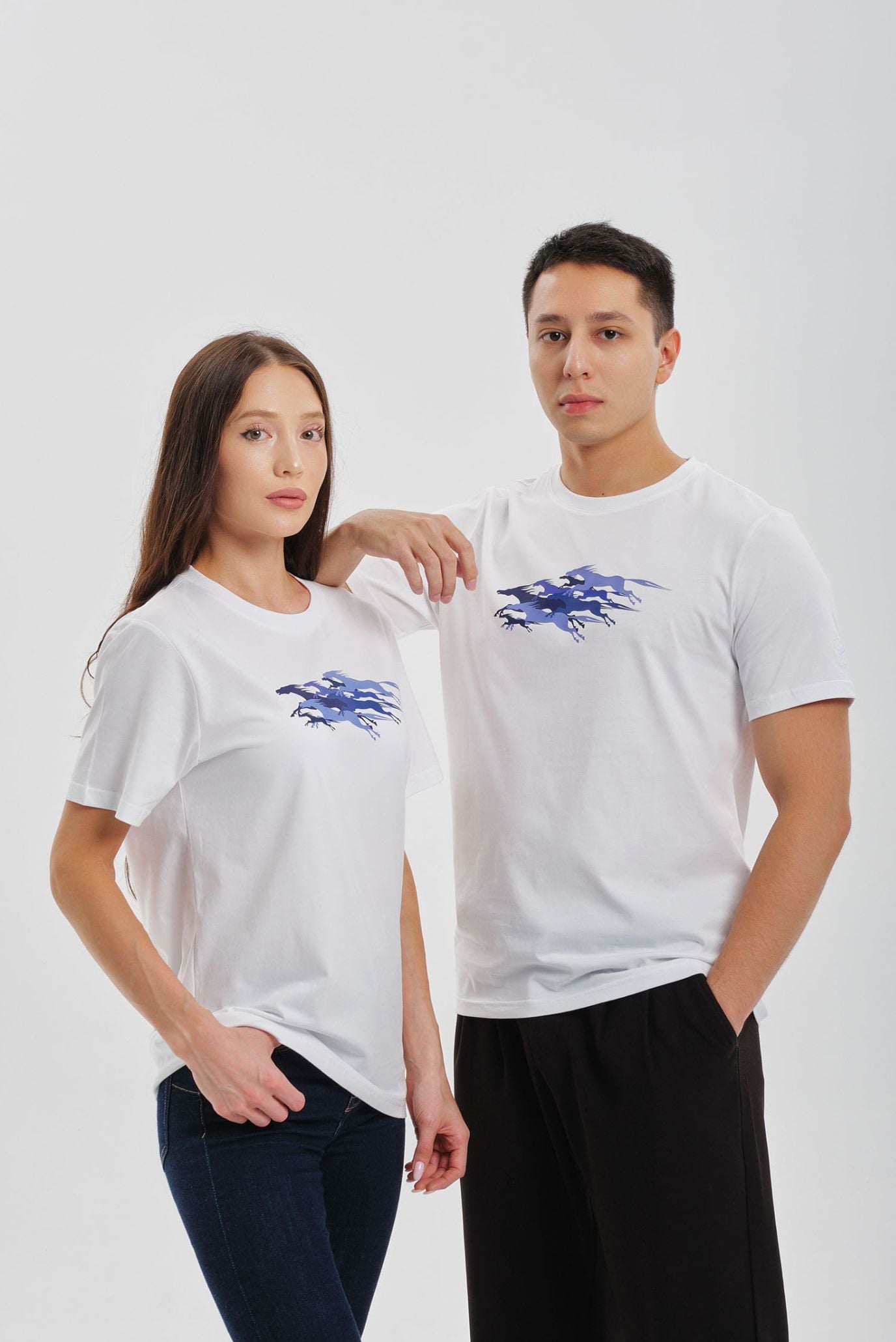 Белая футболка ARGYMAQTAR (Унисекс) 1