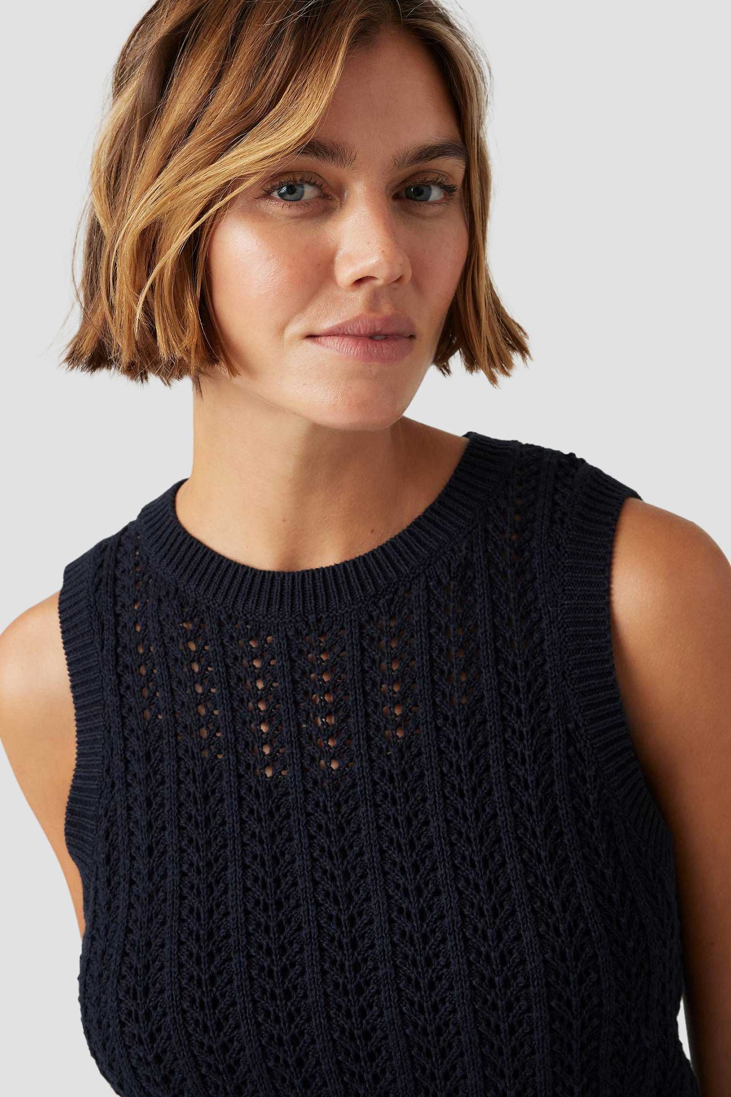 Женский черный топ 5