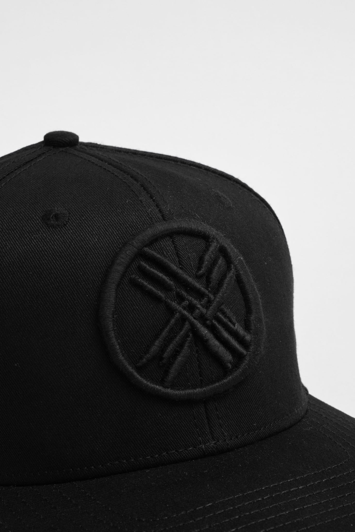 Черная кепка SHANYRAQ (Унисекс) 7