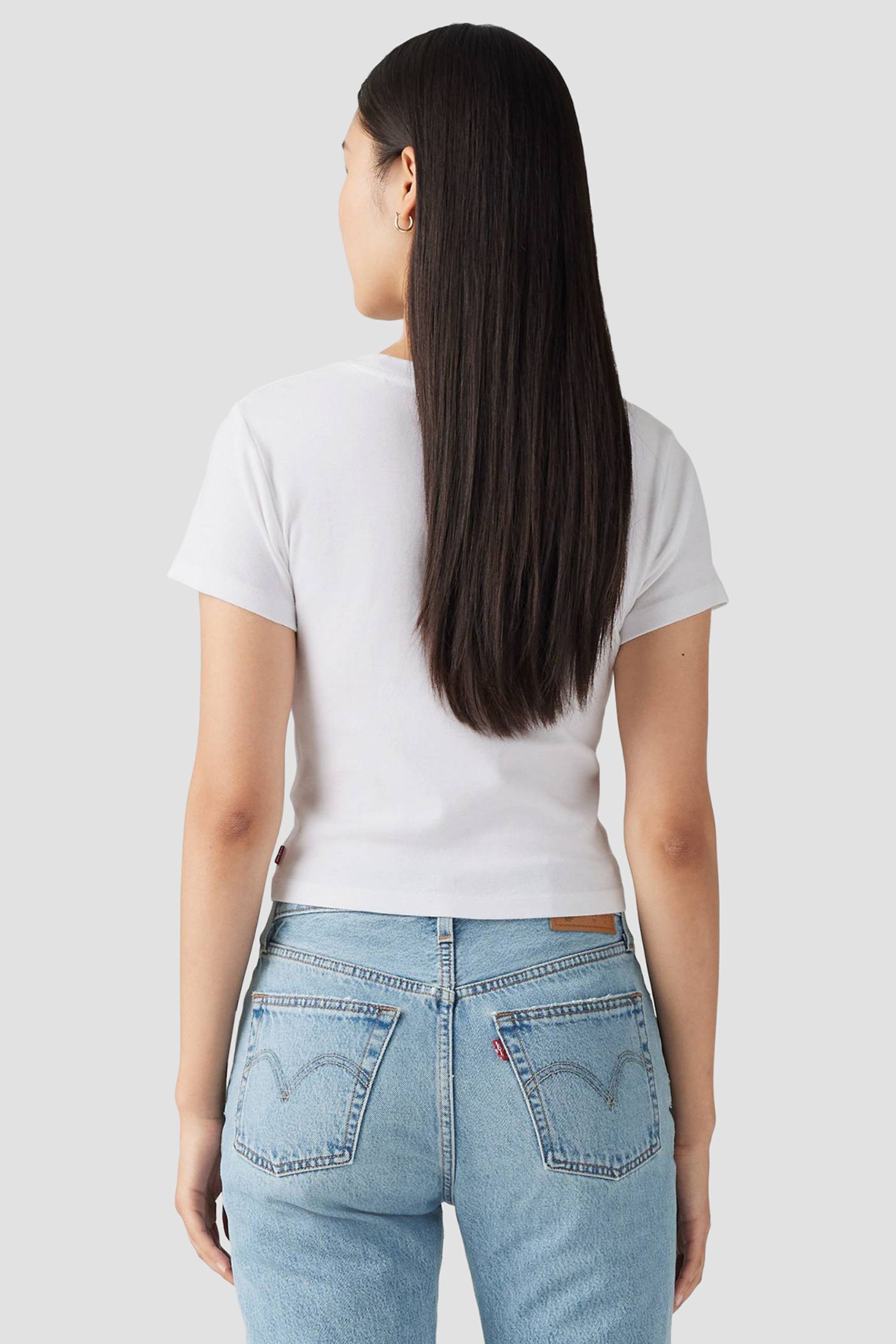 Женская белая футболка 3