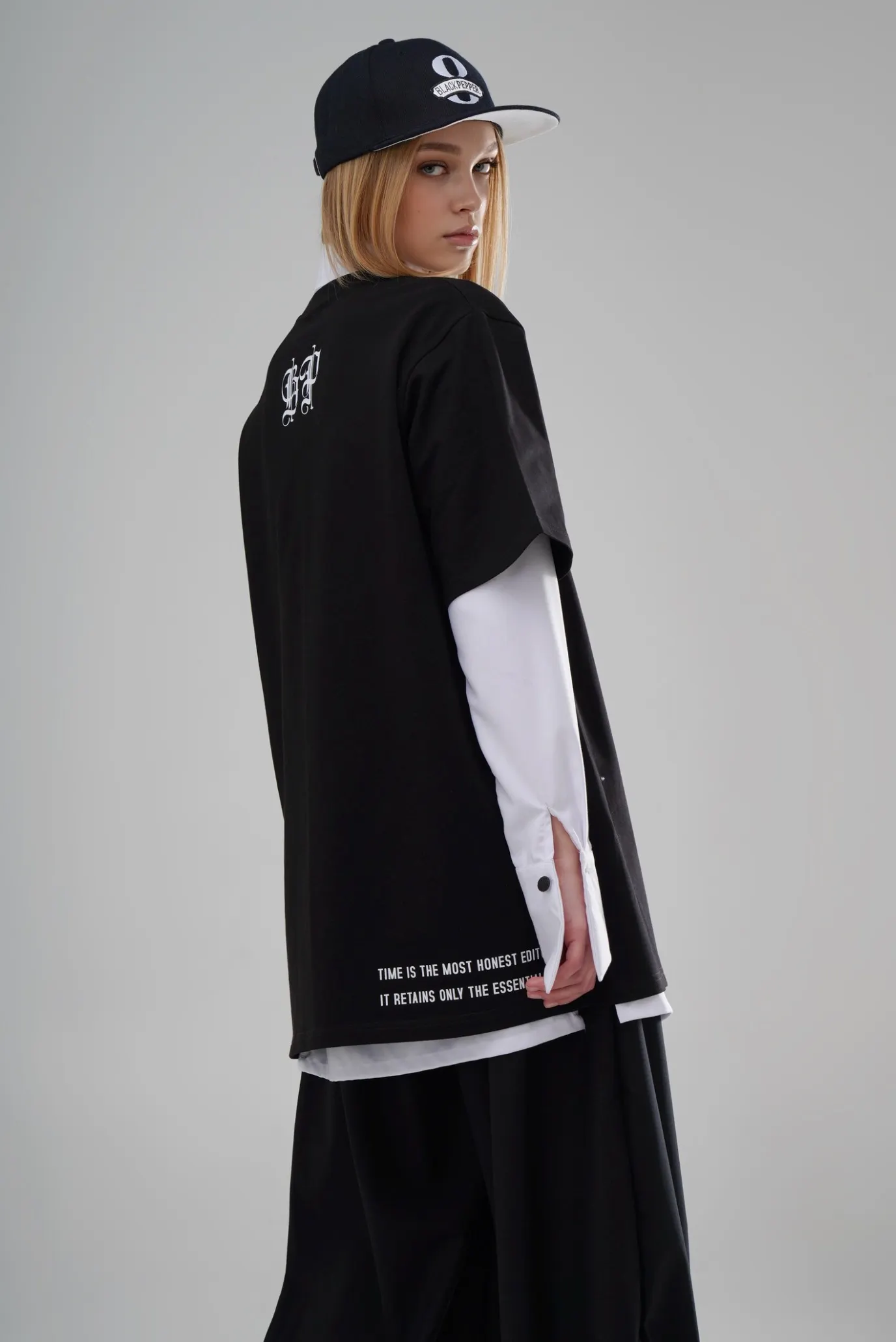 Футболка ANNIVERSARY 8 / TIME IS 3