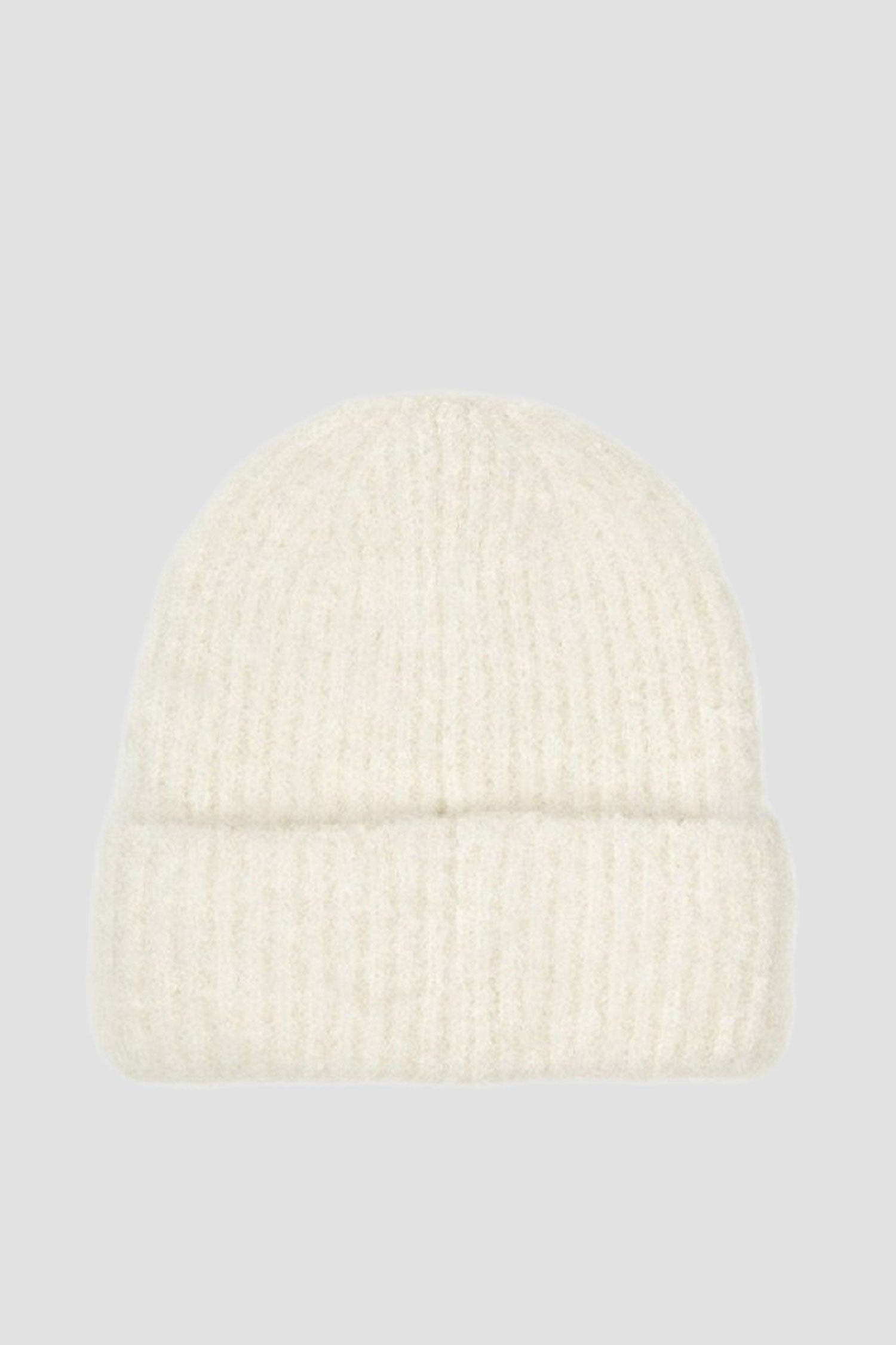 Женская белая шапка 2