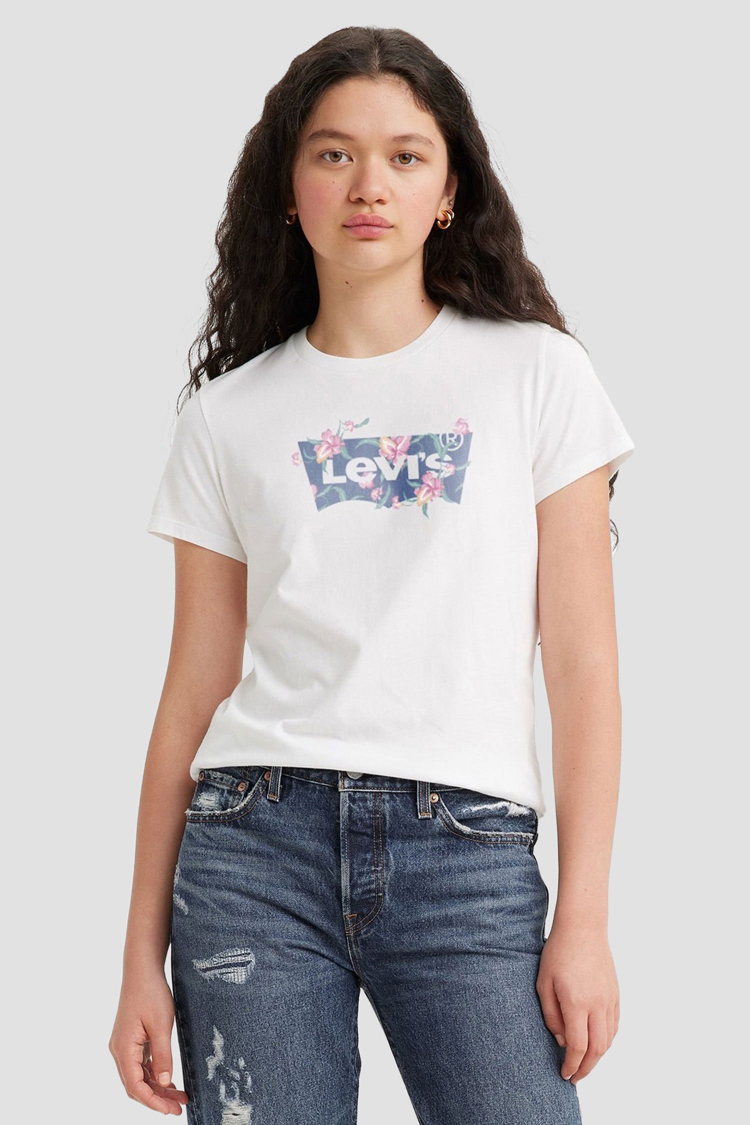 Женская белая футболка 1