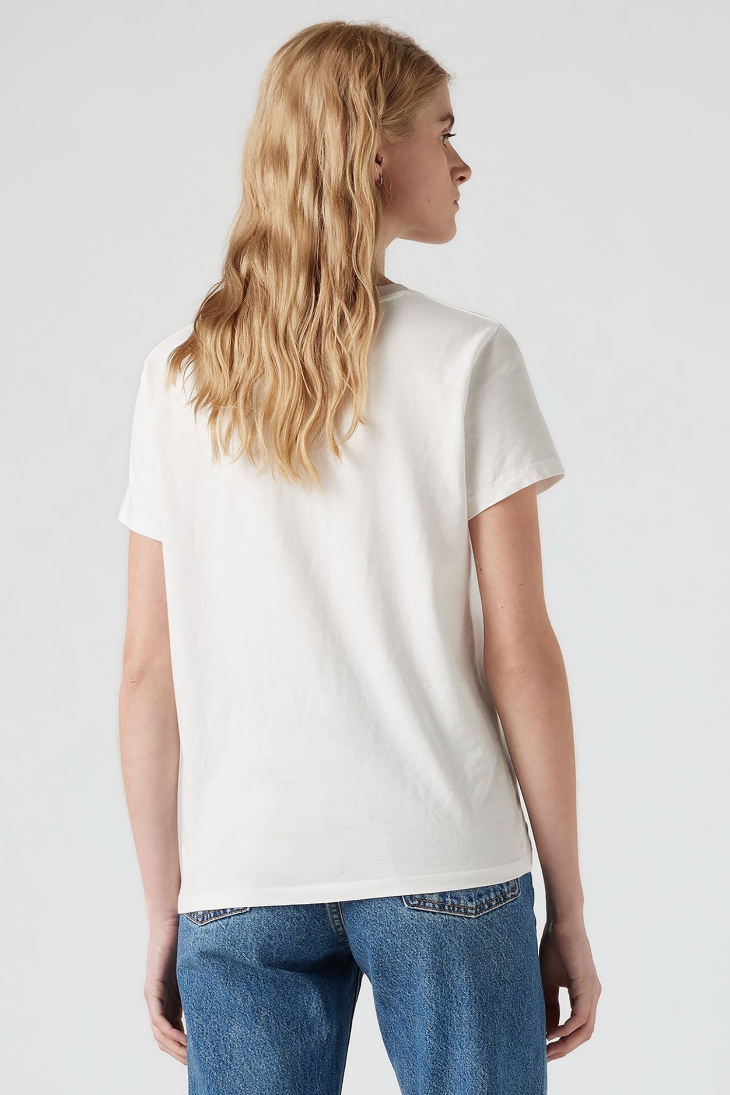 Женская белая футболка 3