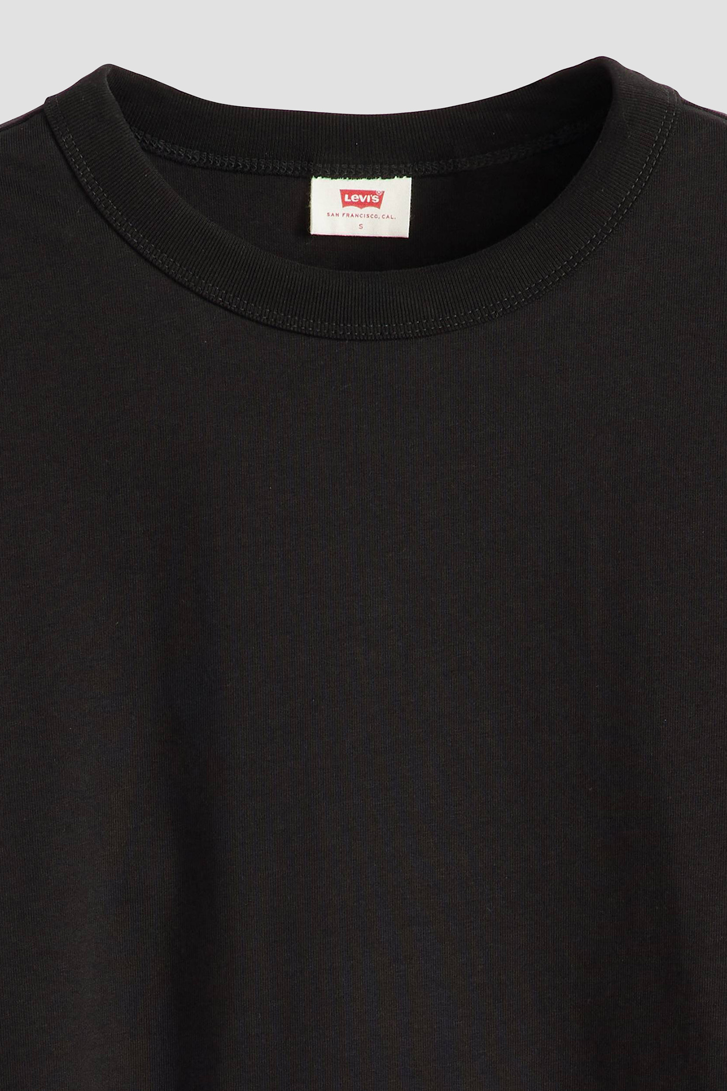 Женская черная футболка 6