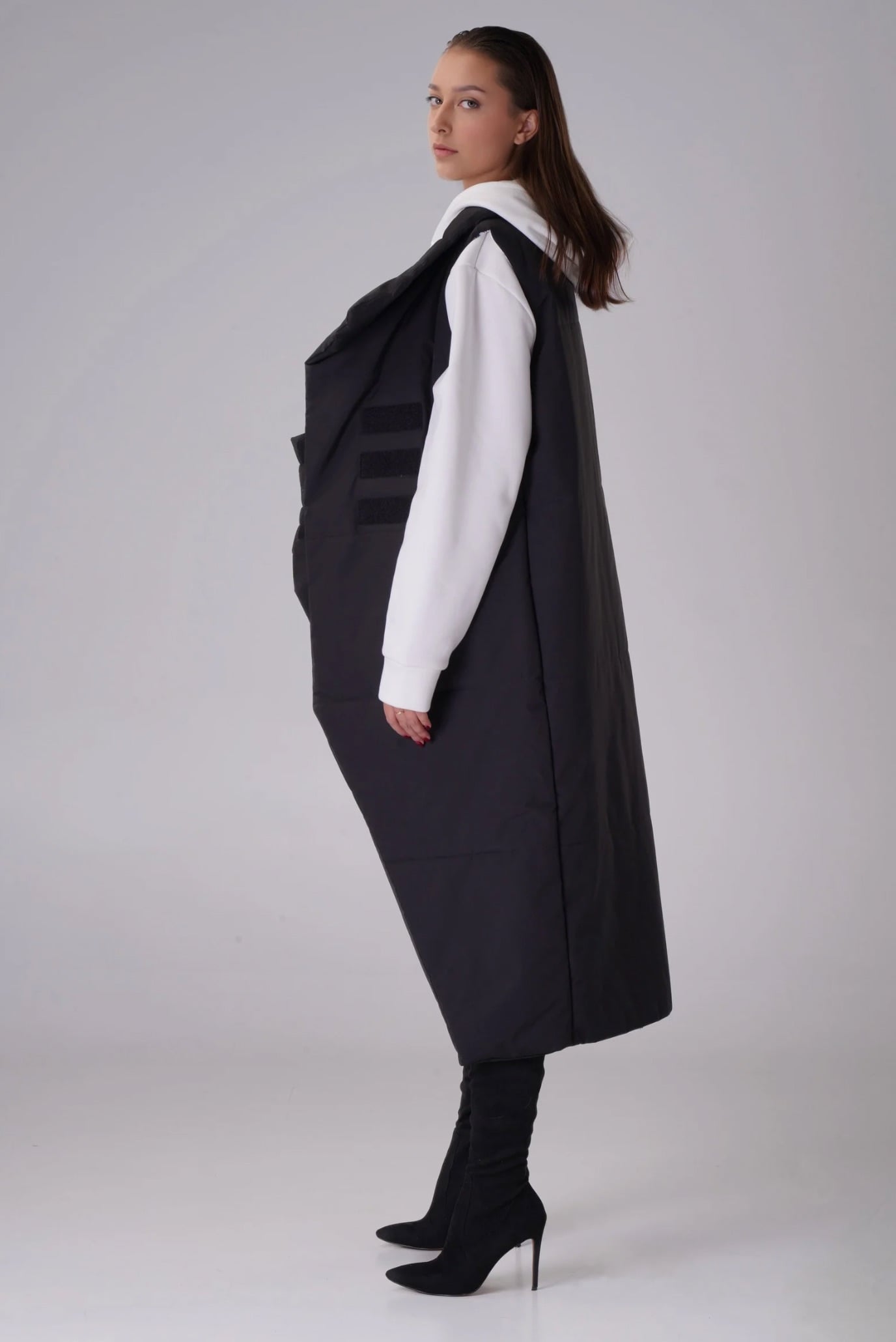 Женская черная жилетка 4