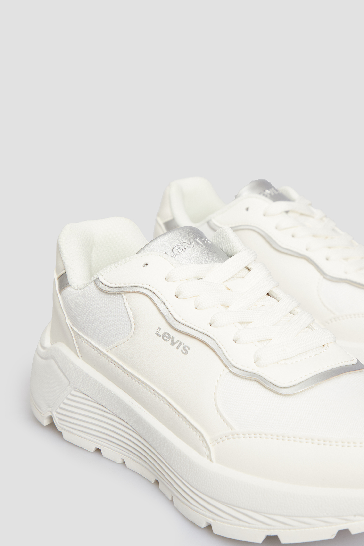 Женские белые кроссовки 4