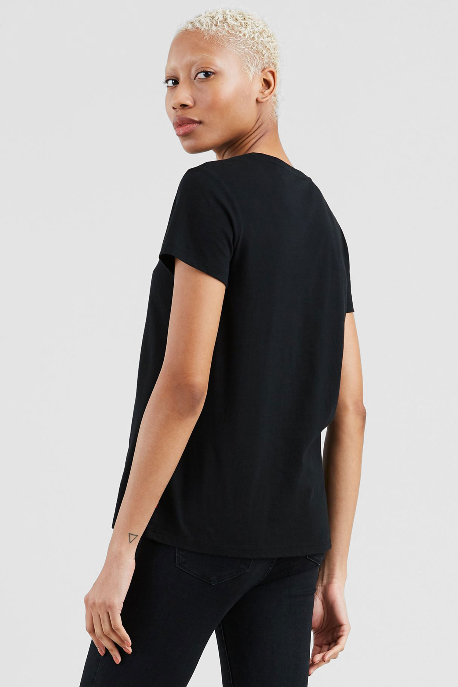 Женская черная футболка 3