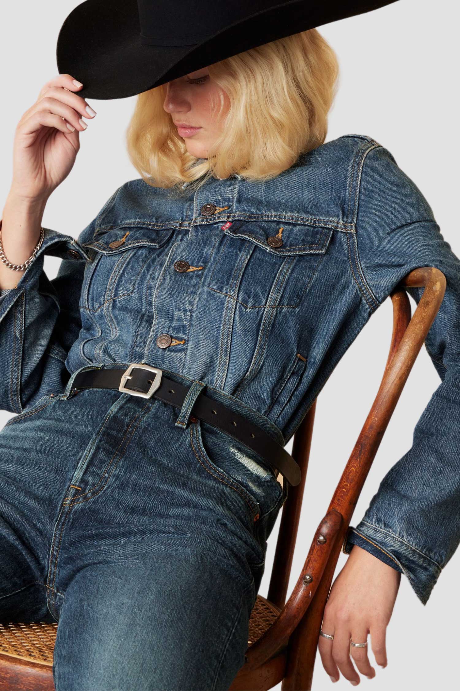 Женская синяя джинсовая куртка 5