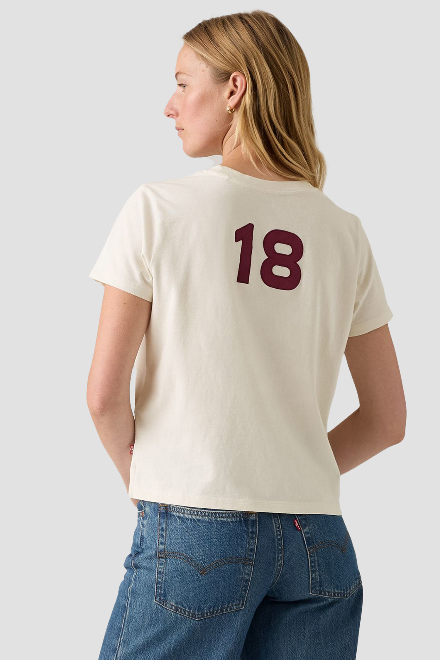 Женская белая футболка 3