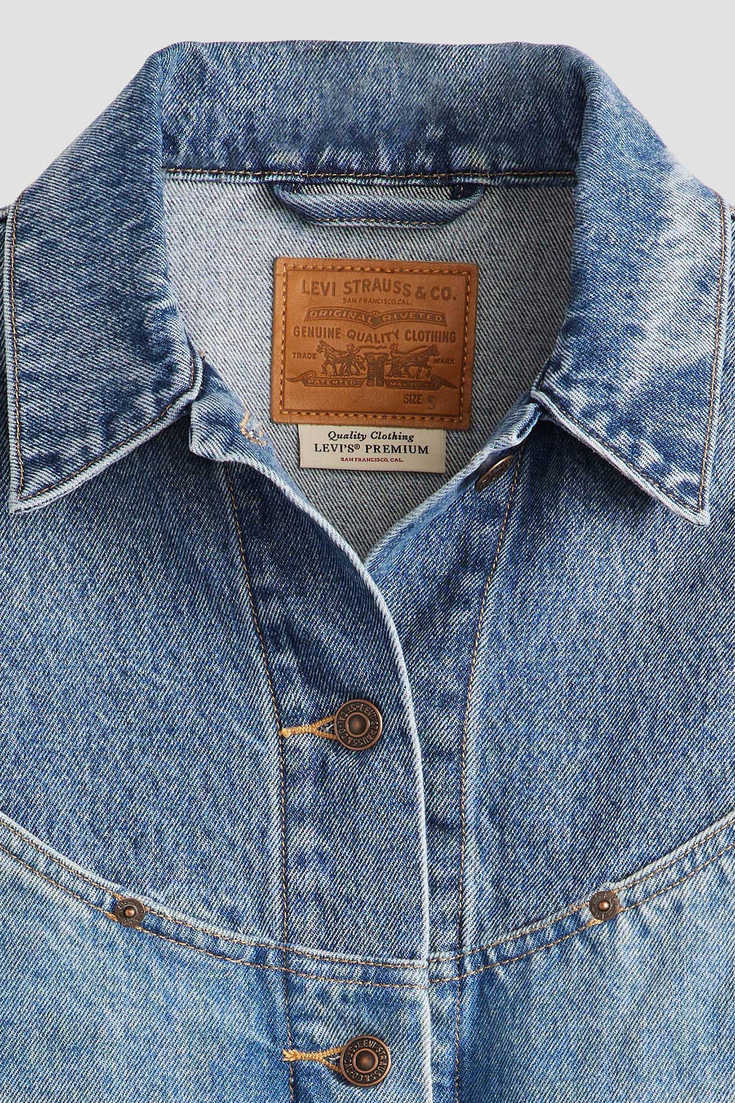 Женская голубая джинсовая куртка 6