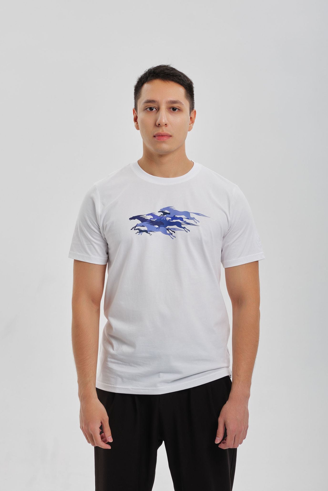 Белая футболка ARGYMAQTAR (Унисекс) 3