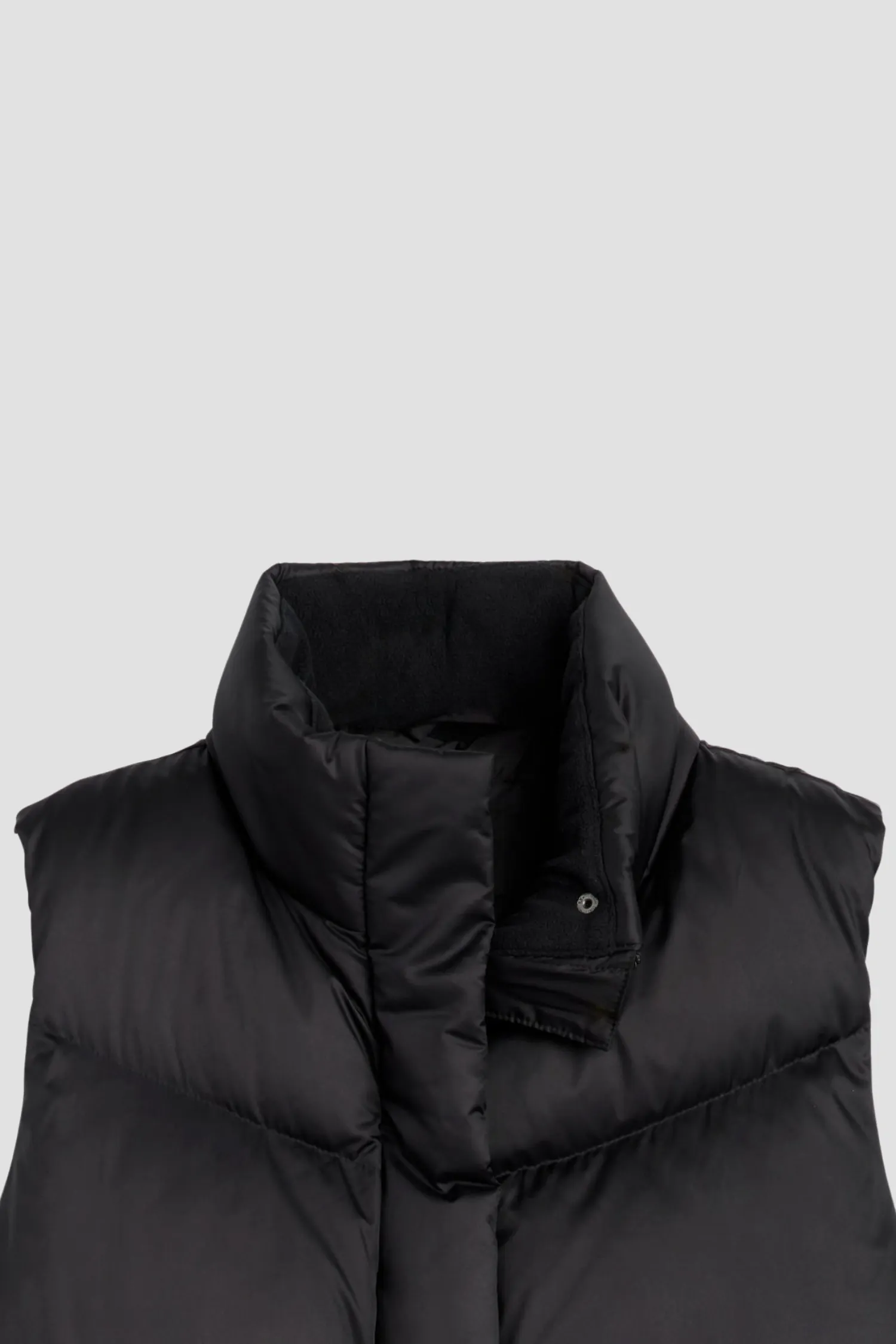 Женский черный пуховой жилет 6