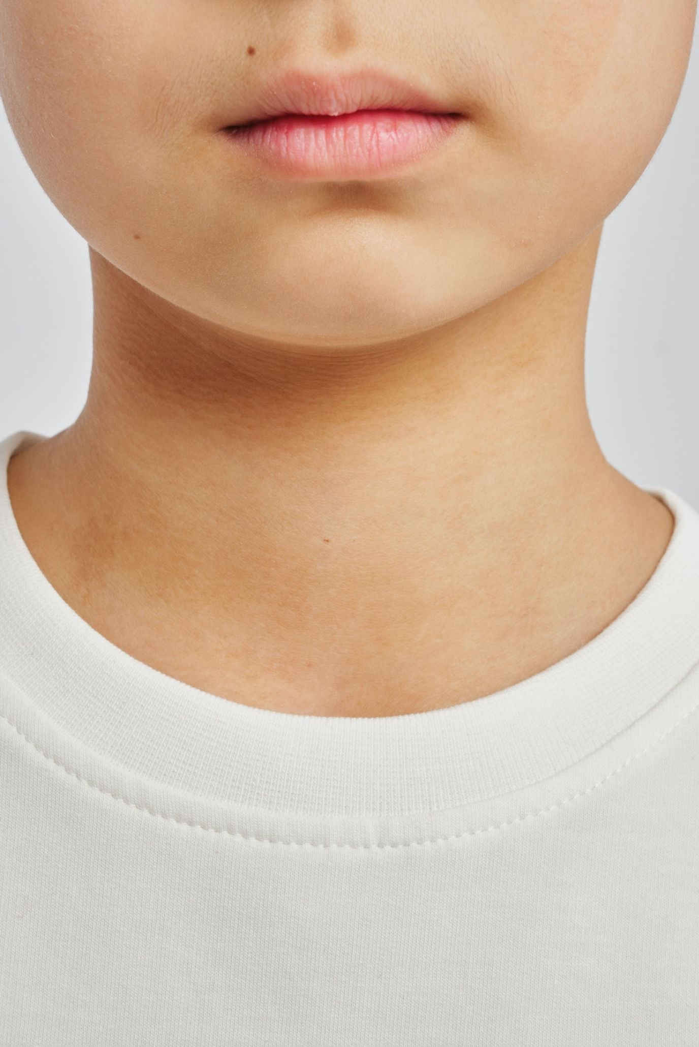 Детский белый свитшот 7