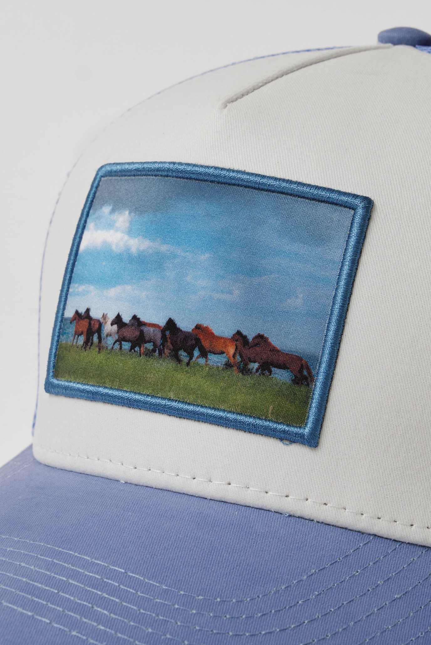 Бело-синяя кепка ARGYMAQTAR (Унисекс) 3