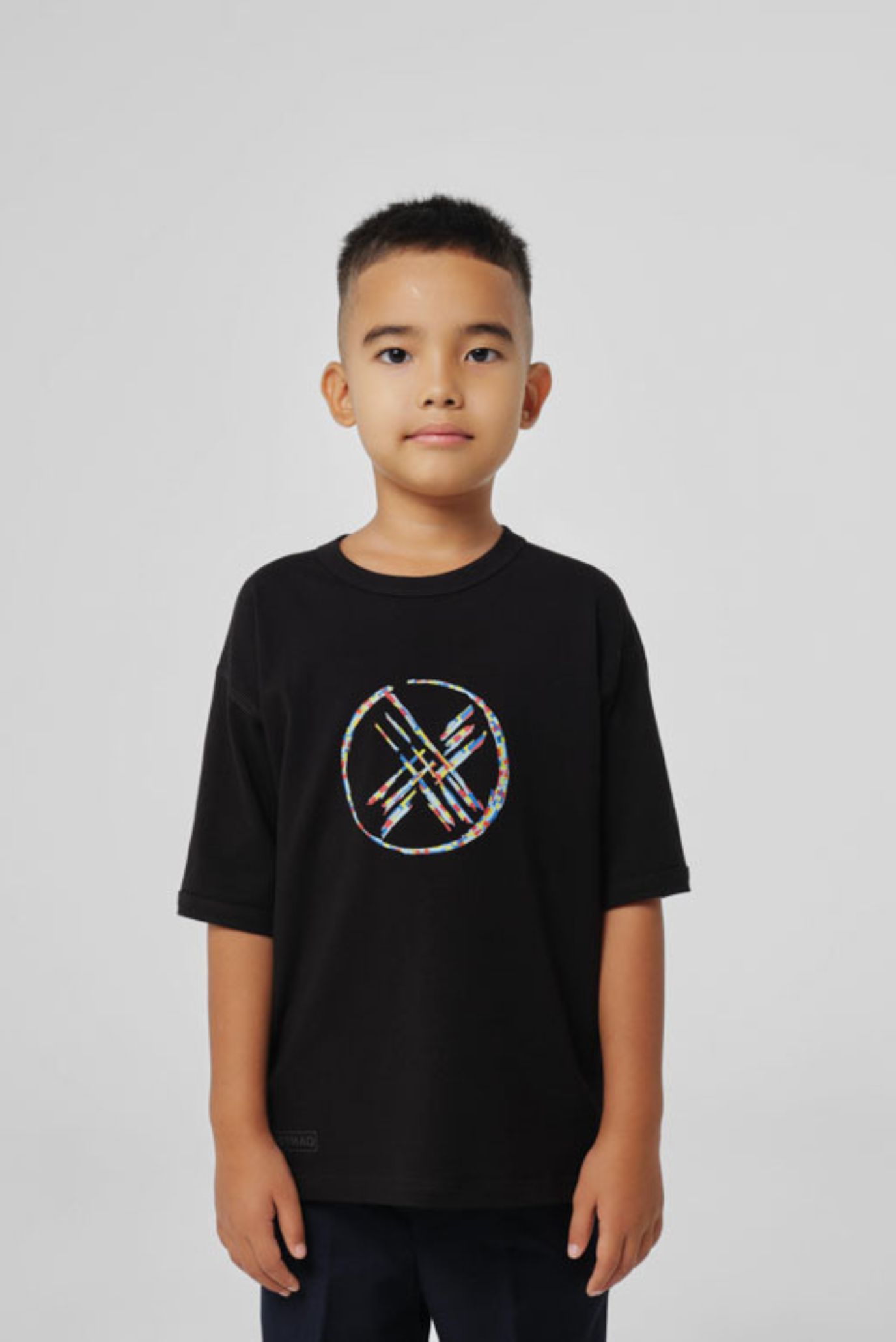 Детская черная футболка оверсайз 2
