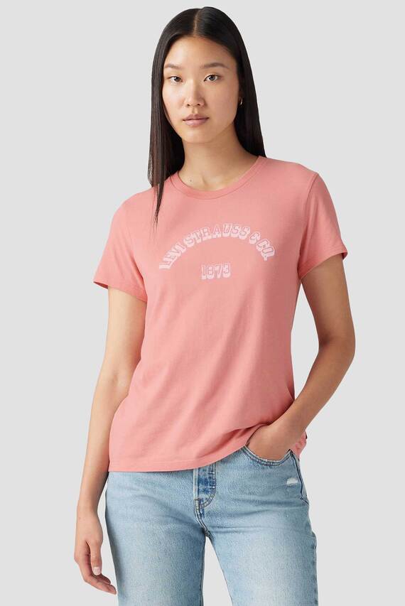 Женская розовая футболка Женская розовая футболка