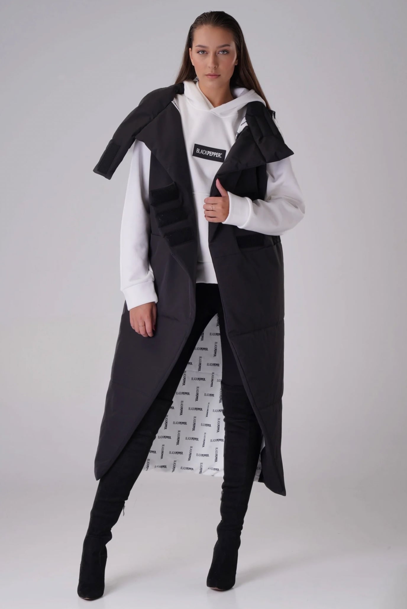 Женская черная жилетка 6