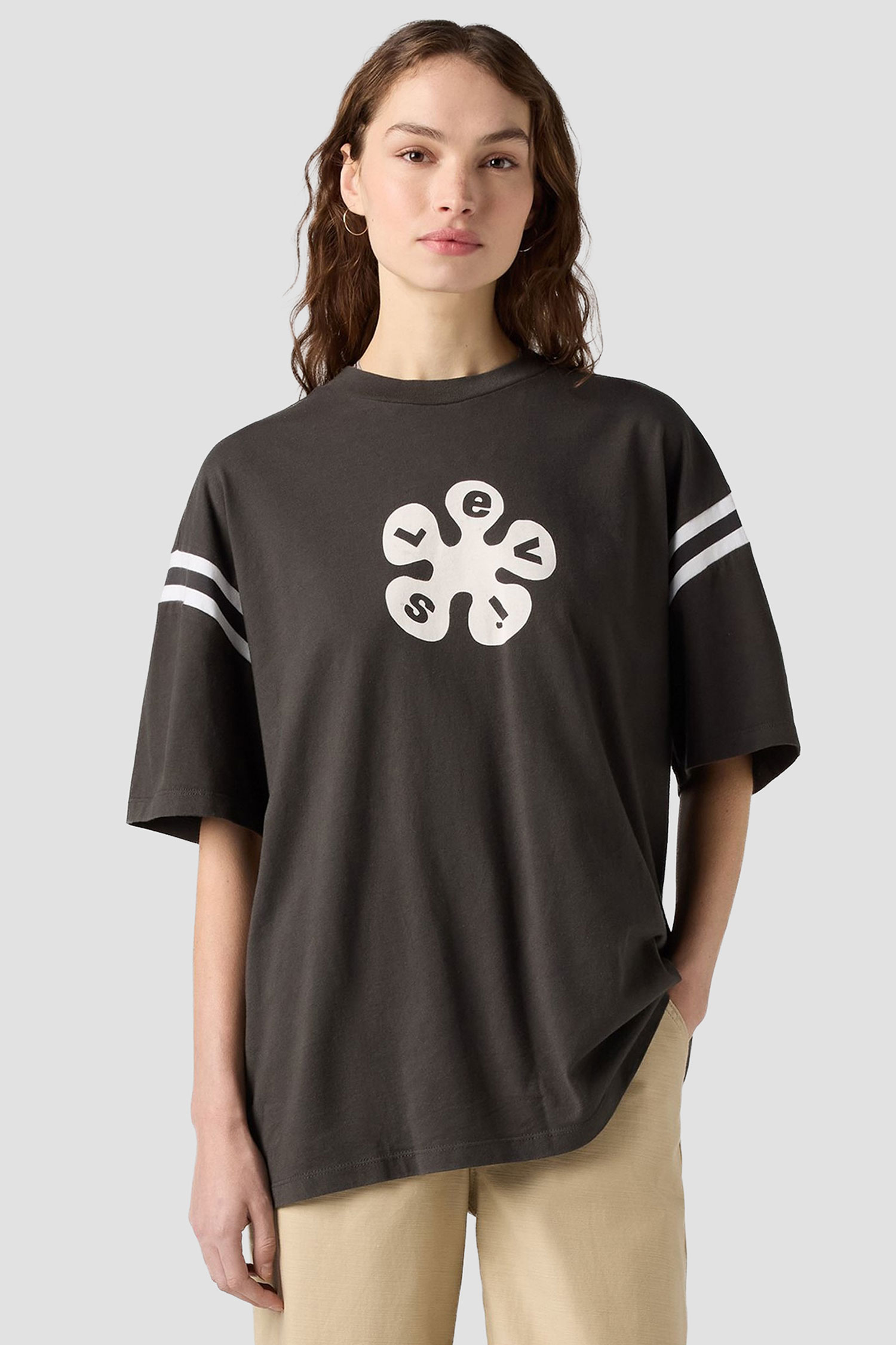 Женская черная футболка 1