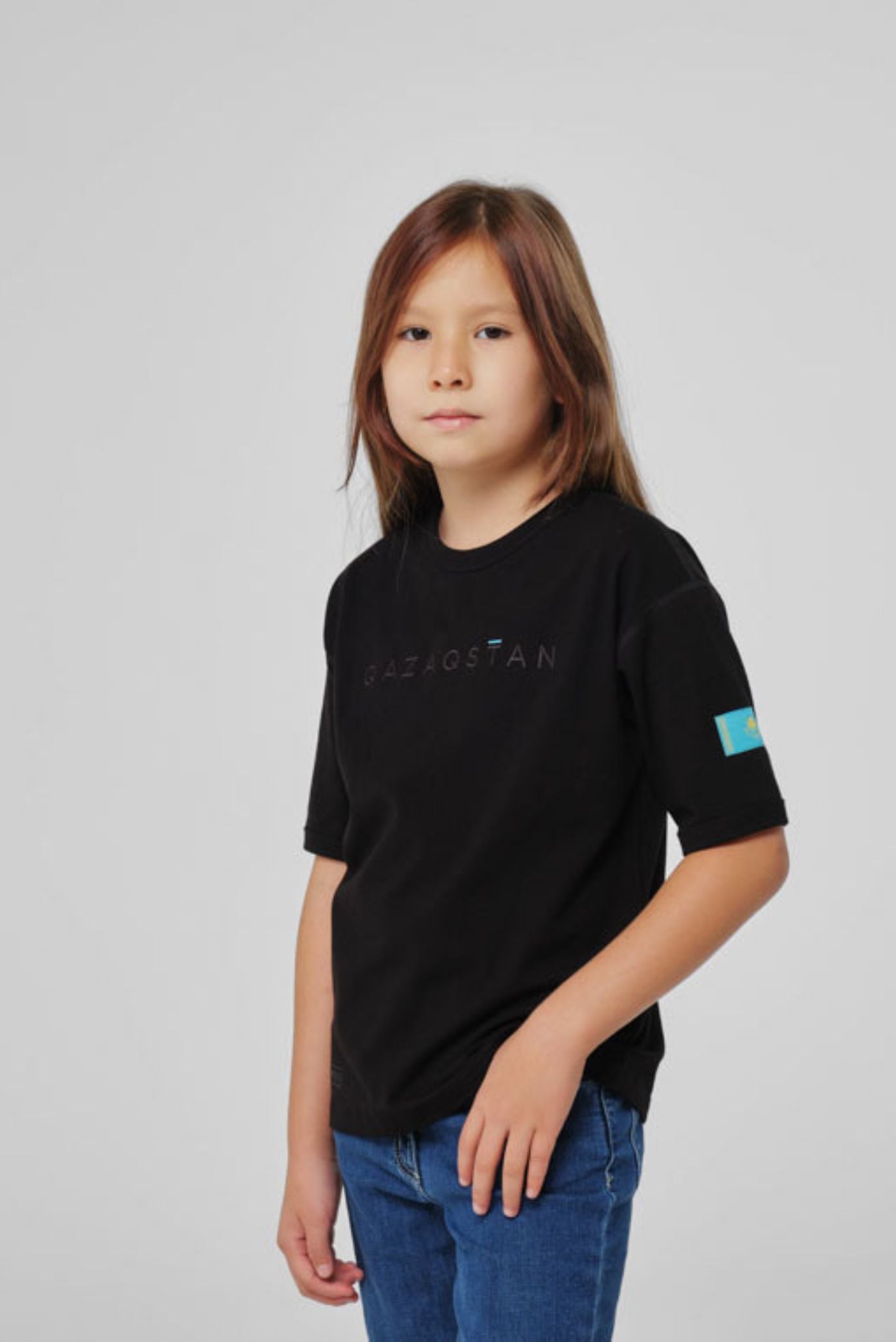 Детская черная футболка оверсайз 1