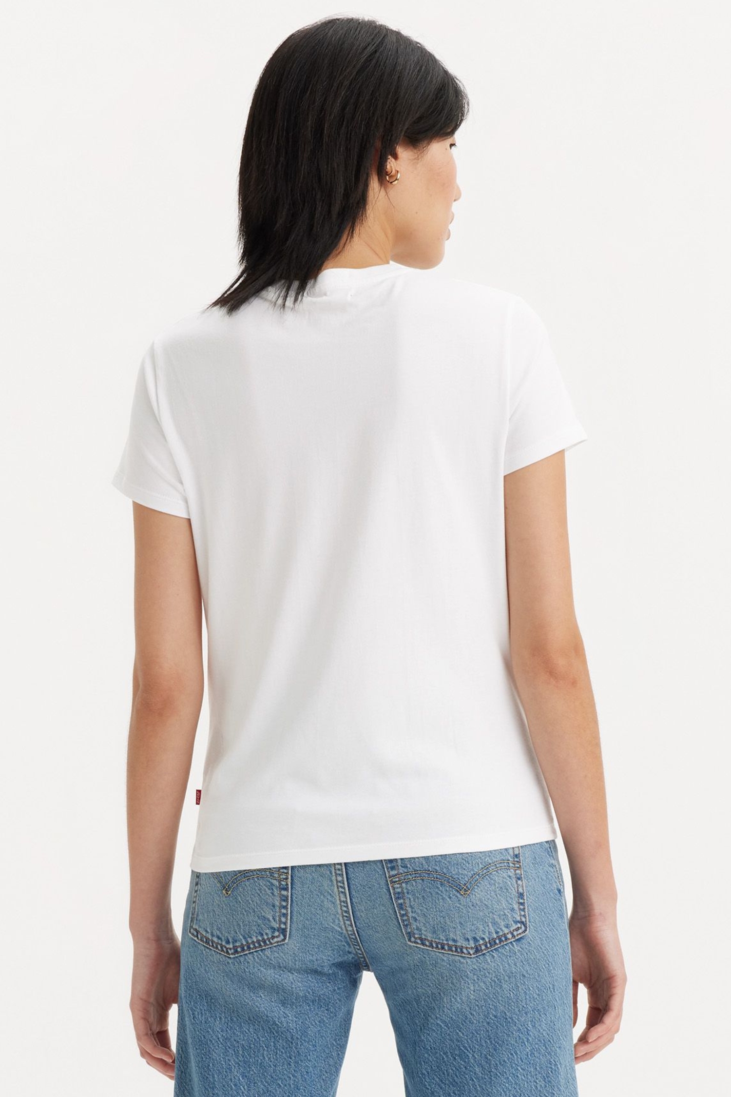 Женская белая футболка 3