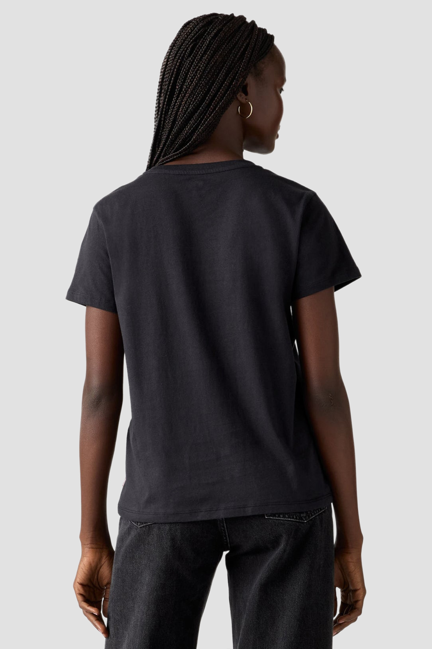 Женская черная футболка 2