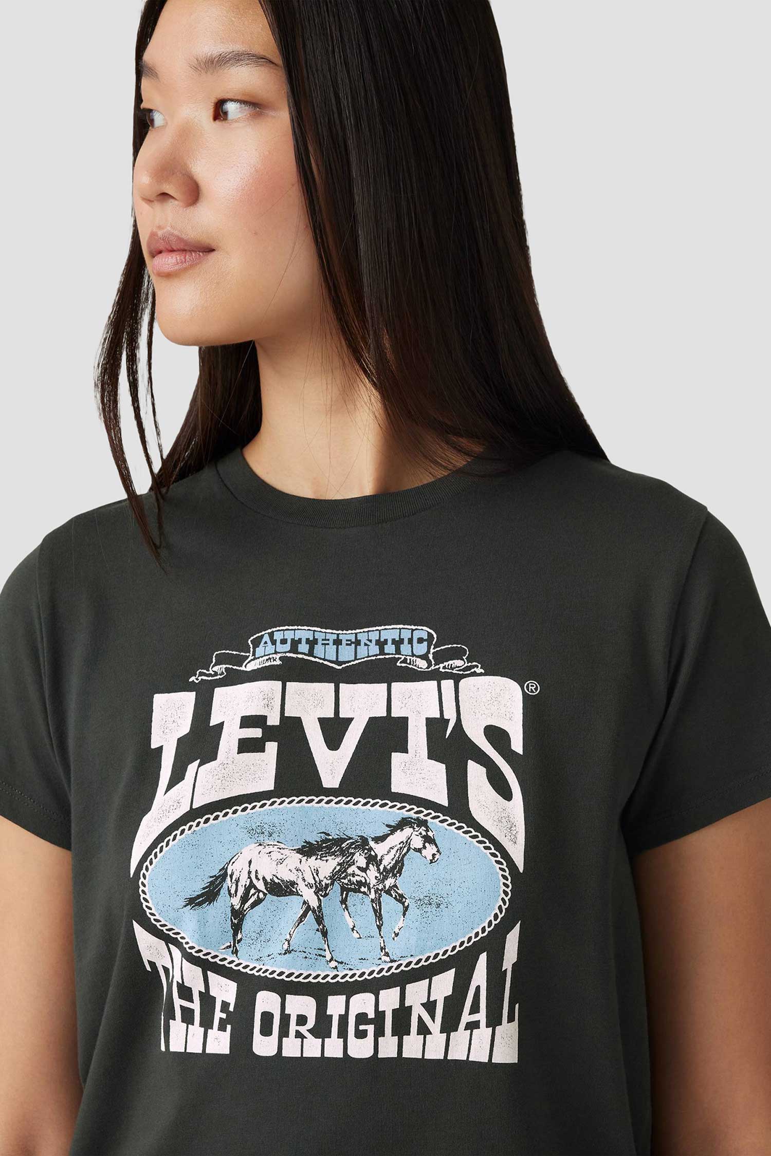 Женская черная футболка 5