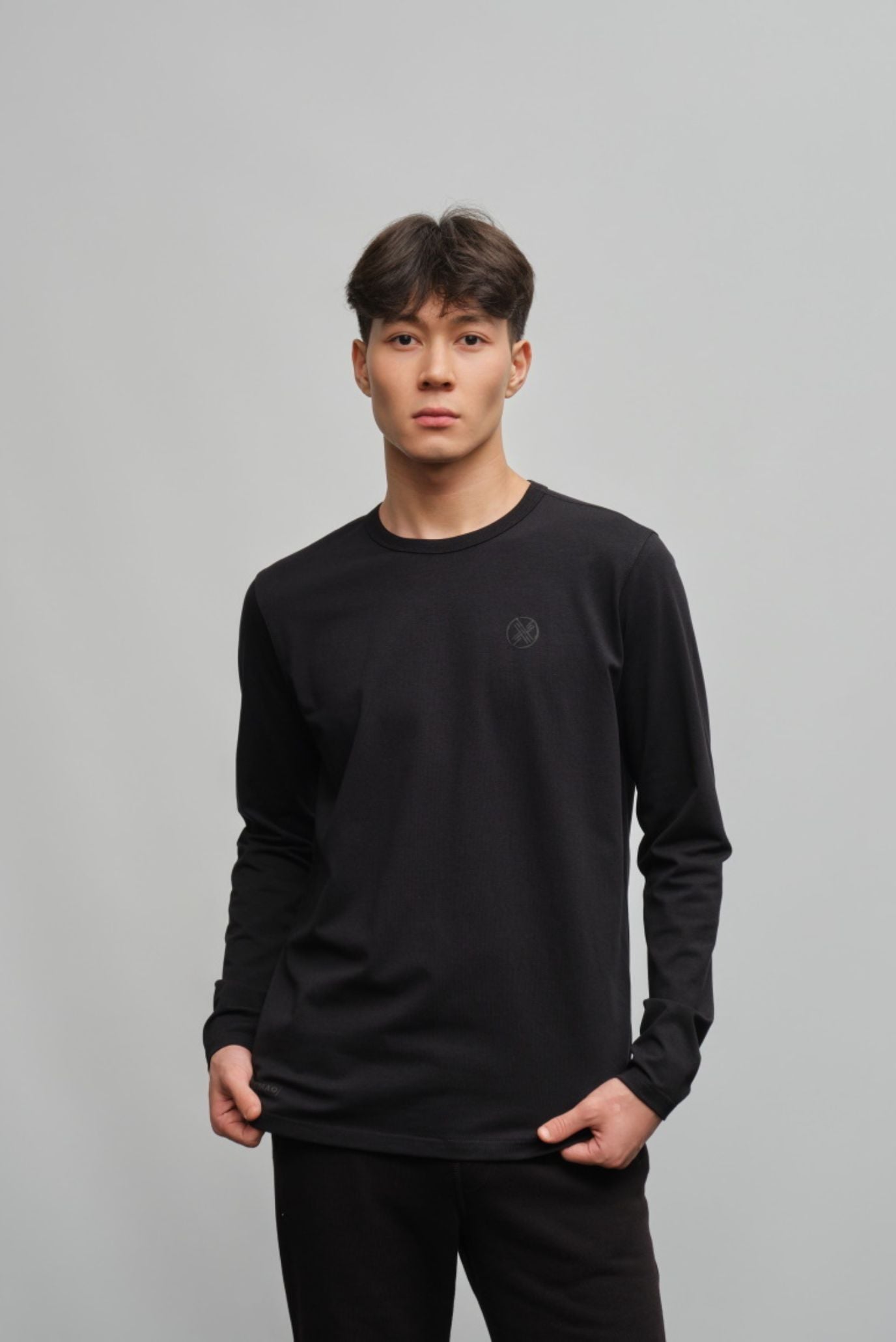 Черный лонгслив SHANYRAQ (Унисекс) 2