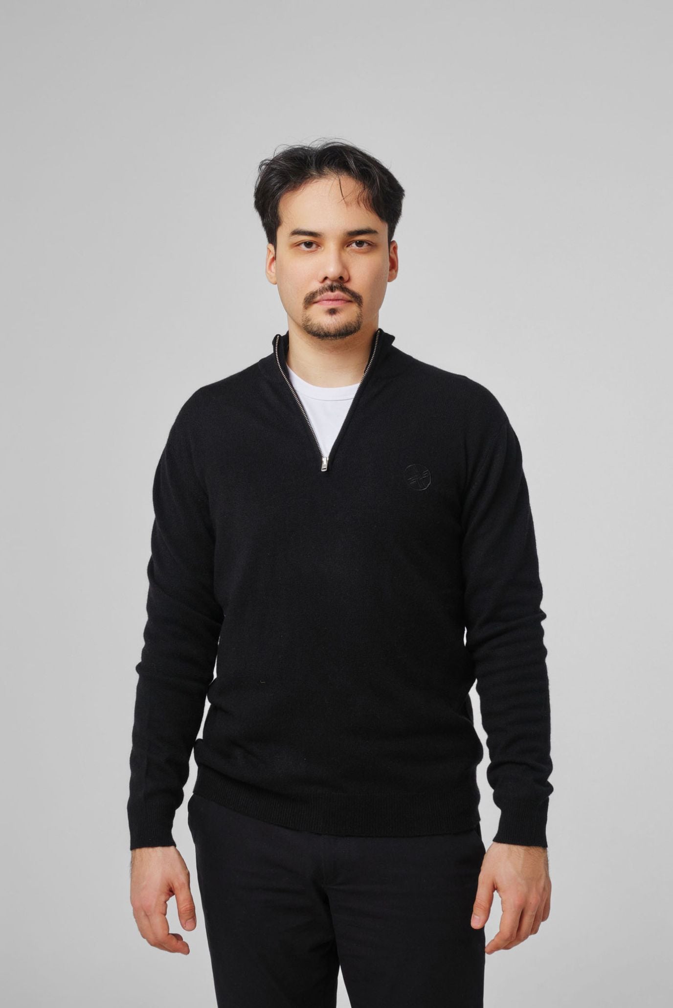 Мужская черная кофта на замке 2