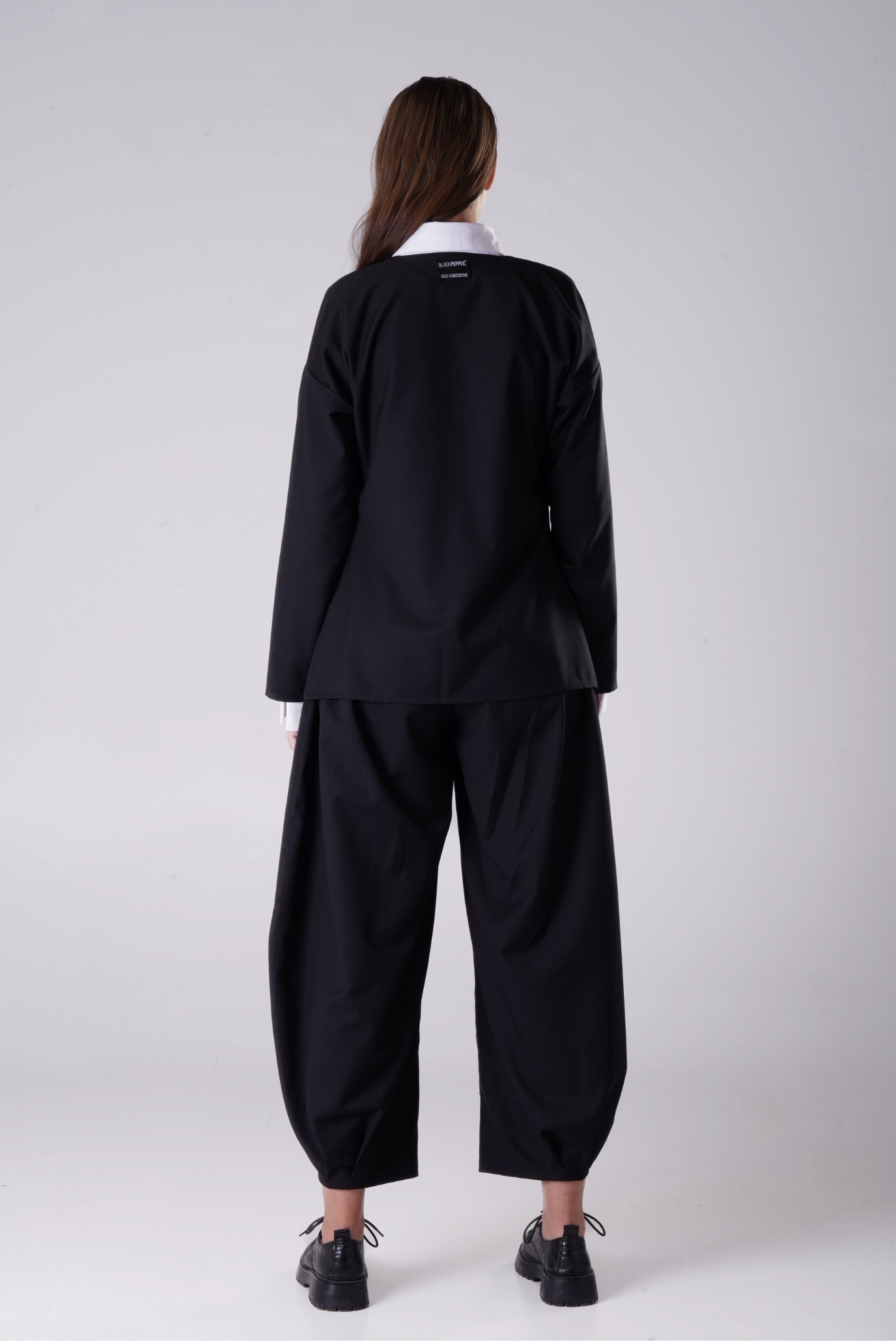 Женский черный костюм 3
