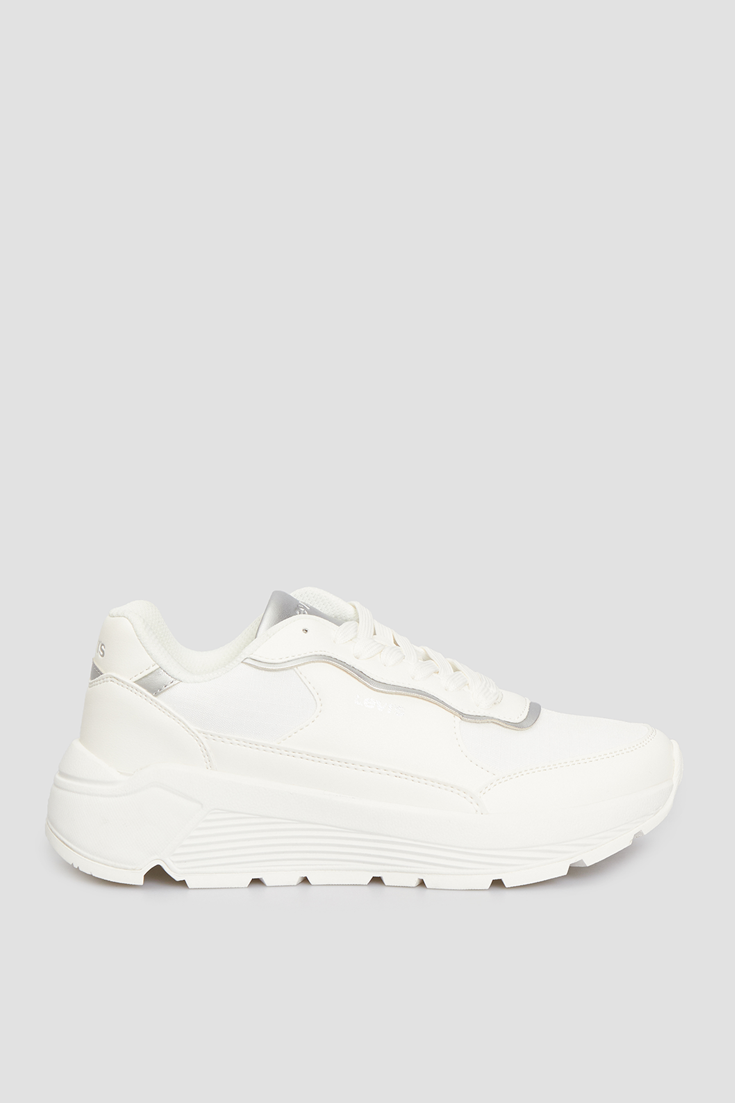 Женские белые кроссовки 1