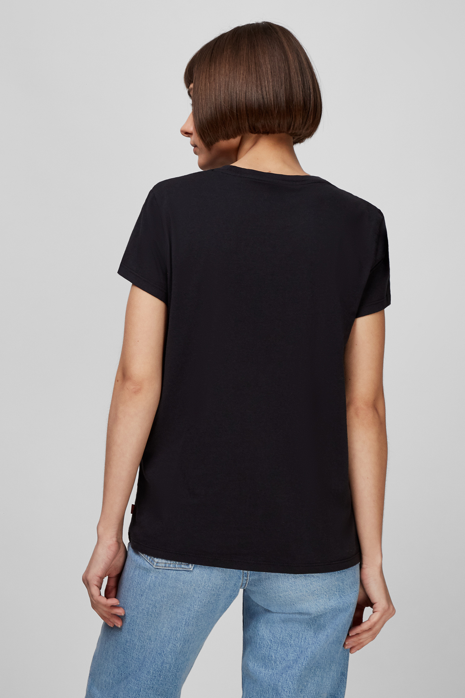 Женская черная футболка 3