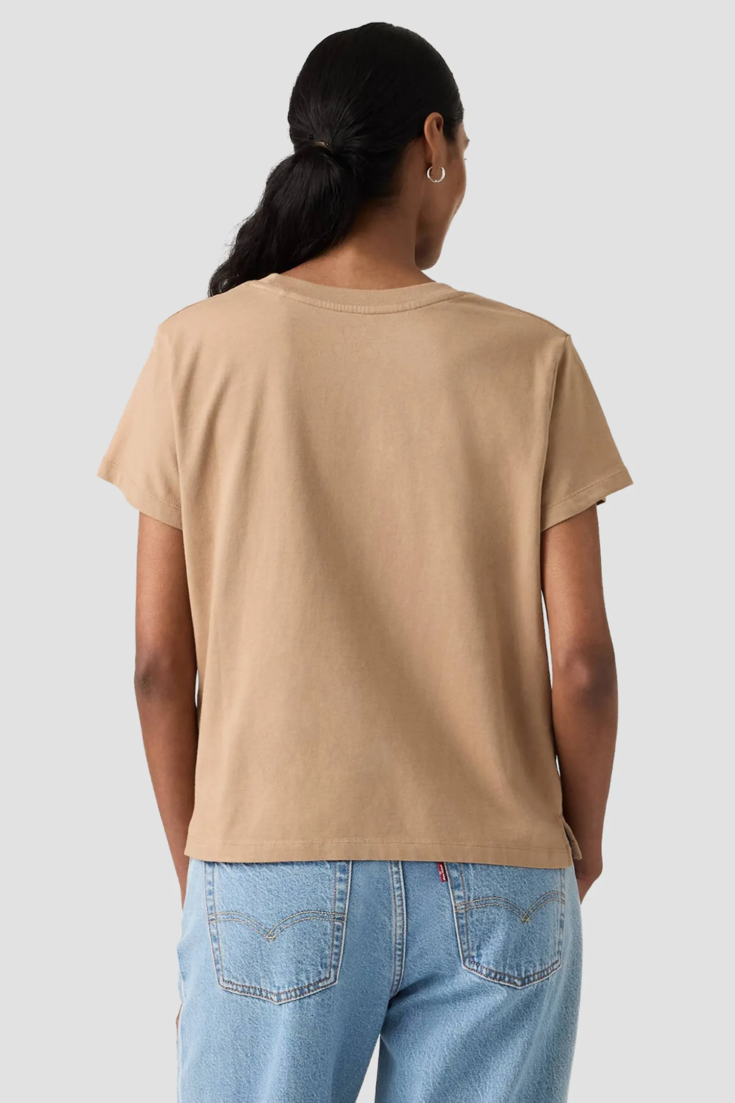 Женская бежевая футболка 3