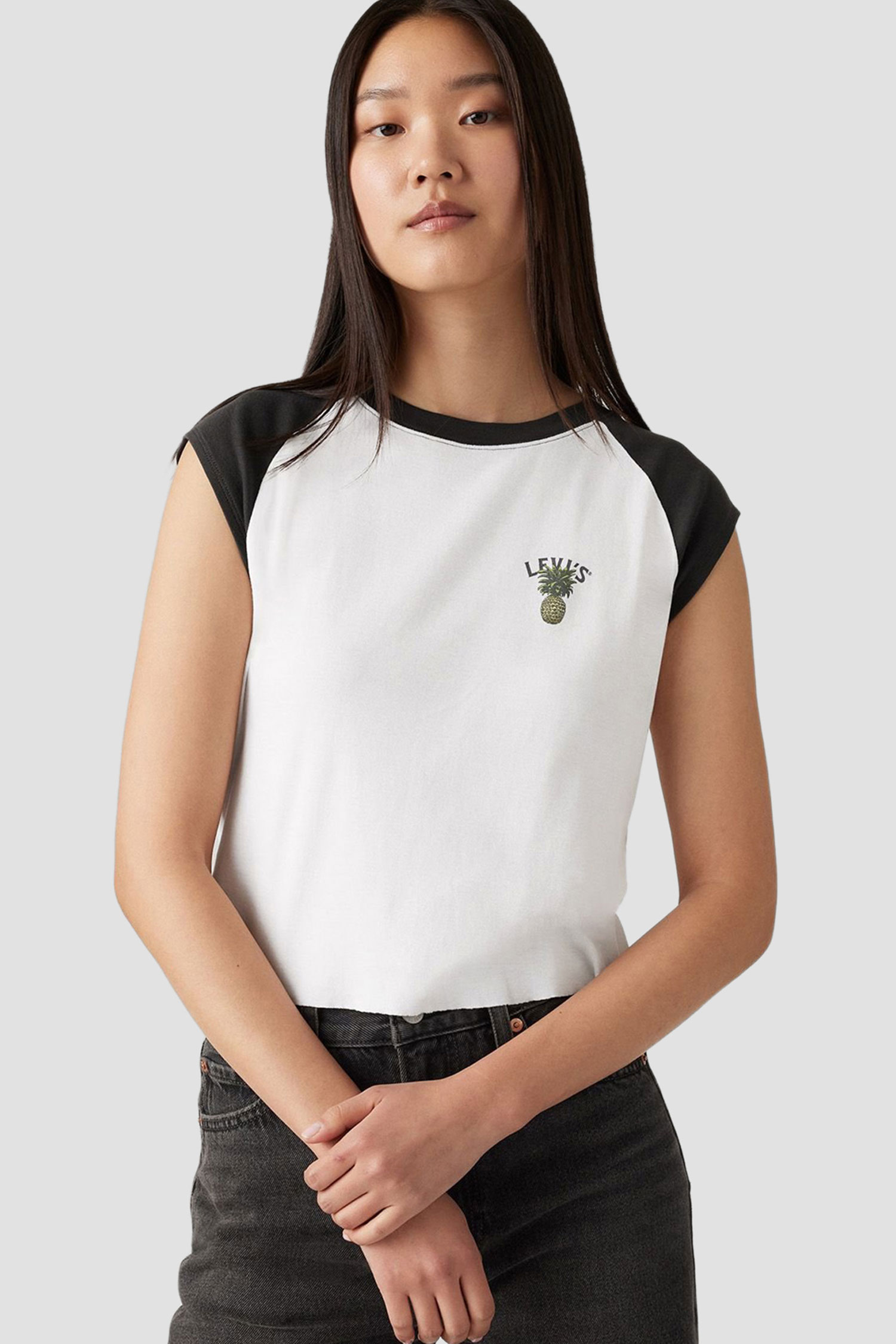 Женская белая футболка 4