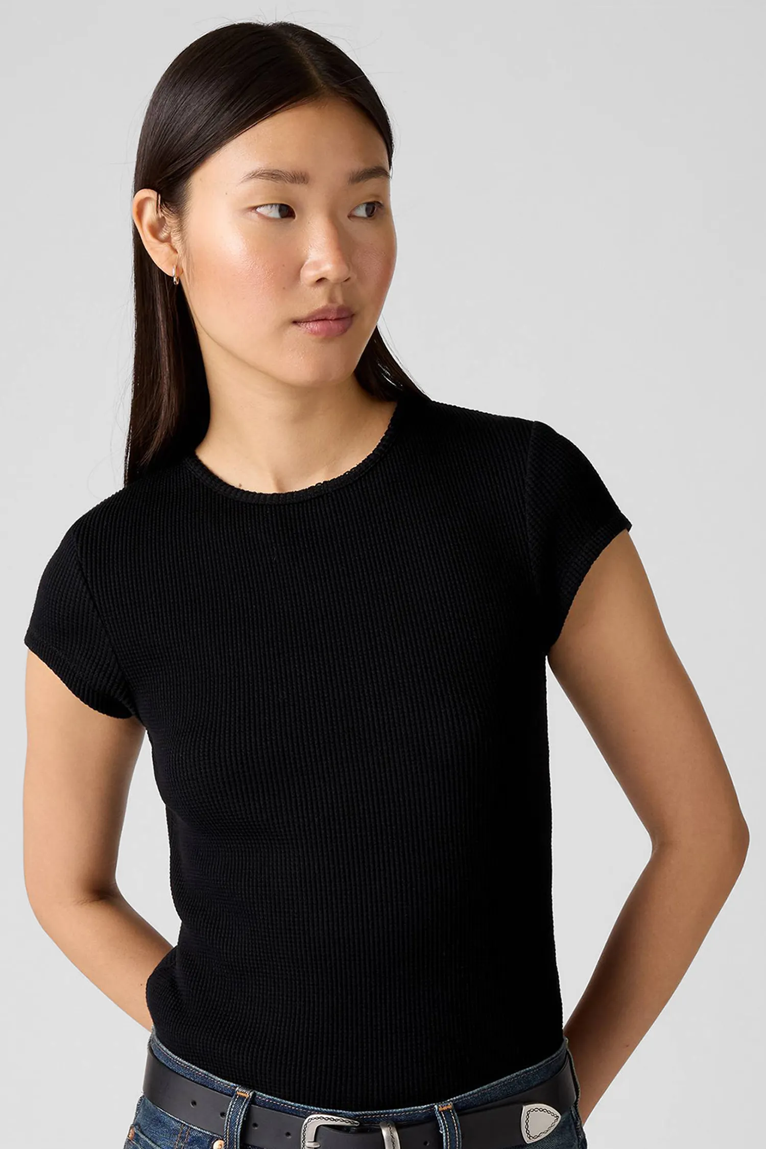 Женская черная футболка 5